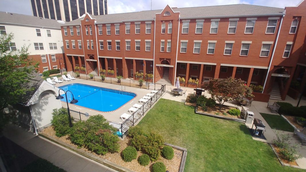 Lincoln Square Apartments — photo 1