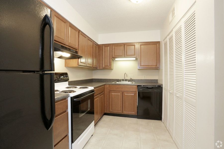 Townhouse — photo 1