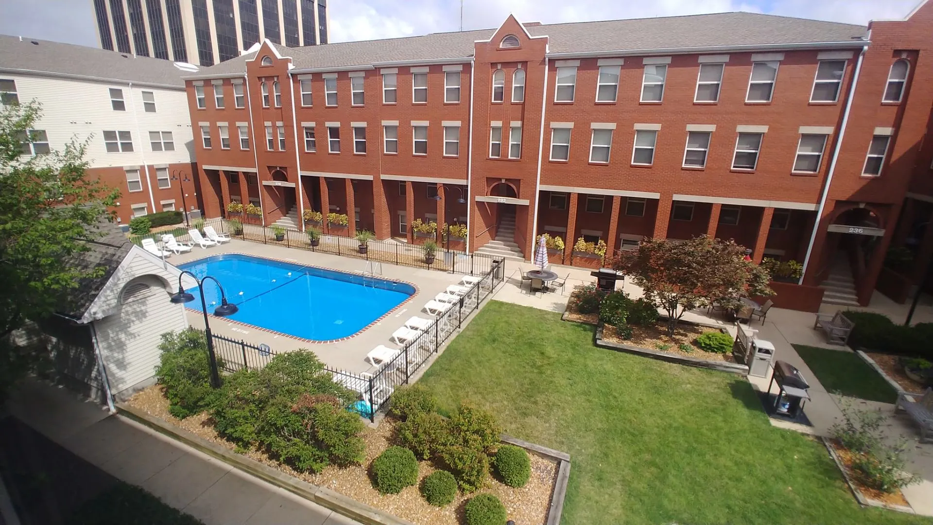 Lincoln Square Apartments